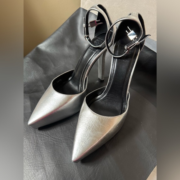 Givenchy G-lock platform pump - Picture 2 of 12